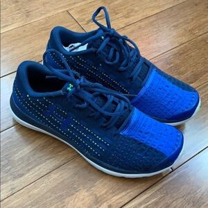 NEW UNDER ARMOUR Boys Slingflex Blue sz 6.5Y